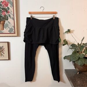 Athleta womens Elation two in one black leggings + skirt size XL